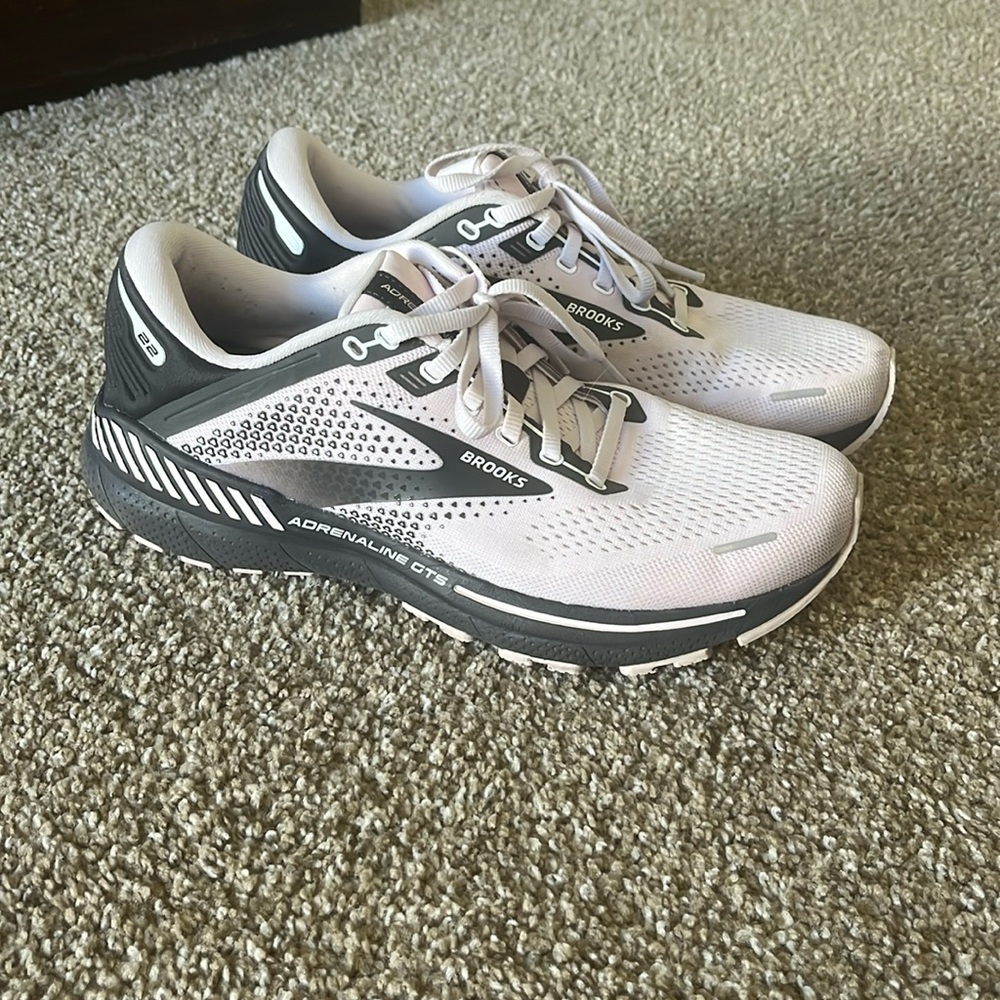 Brooks Adrenaline GTS 22